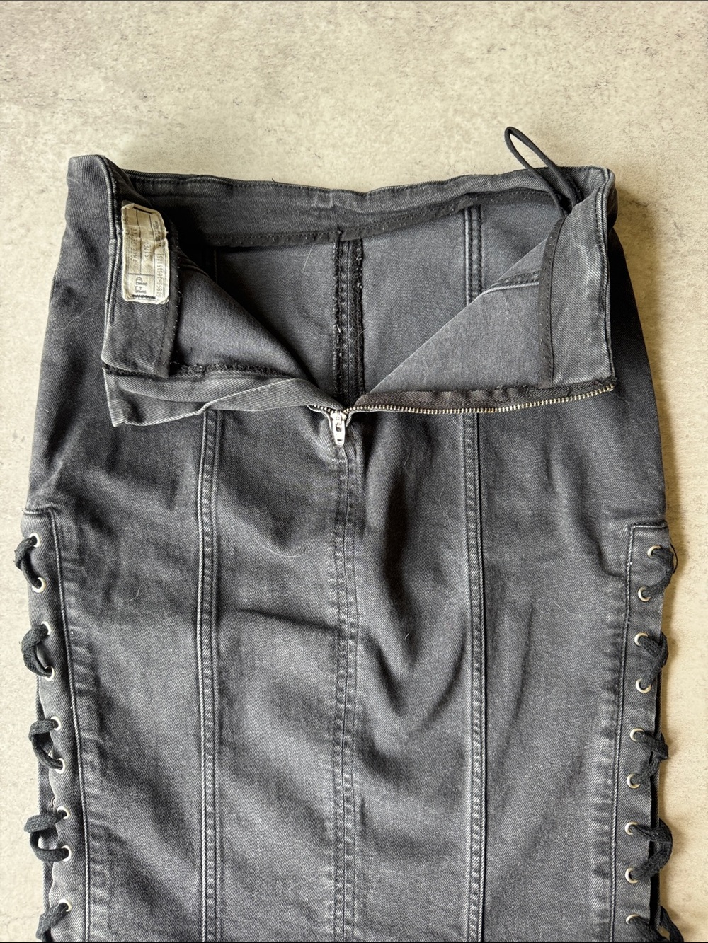 Free People Washed Black Lace Up Denim Mini Skirt Size 6 - Picture 4 of 6